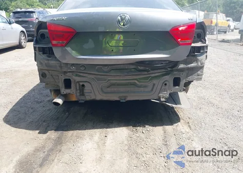 2013 Volkswagen Passat 2.5L Se z USA, uszkodzony, nr VIN 1VWBP7A34DC045160